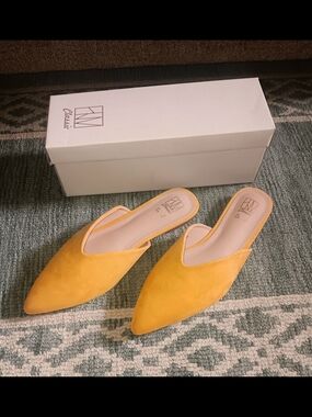 Classic Mustard Yellow Pointed-Toe Slip-On Mules